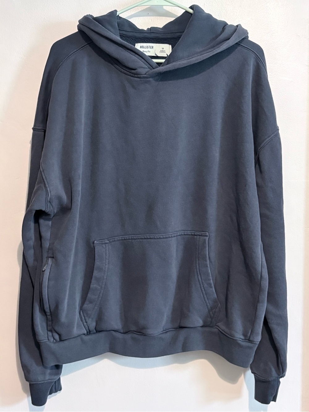 Hollister Men's Crewneck Hoodie in Slate/Navy